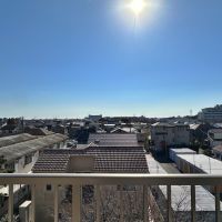 大磯町生沢の賃貸物件/バルコニーからの眺望｜海のそばに建つ大磯プリンスホテルまで見通せる抜けた眺望