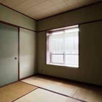 大磯町生沢の賃貸物件/北側の和室｜北側にも窓があるものの少し暗い印象でした