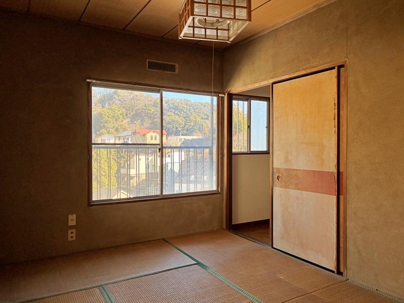 逗子市山の根二丁目の売買物件/2階 和室2｜全体的に日焼けして飴色になっています