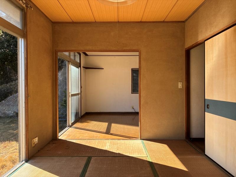 逗子市山の根二丁目の売買物件/1階 和室1｜モダンな和室にするなら半帖畳に、壁は白く重ね塗り、でしょうか