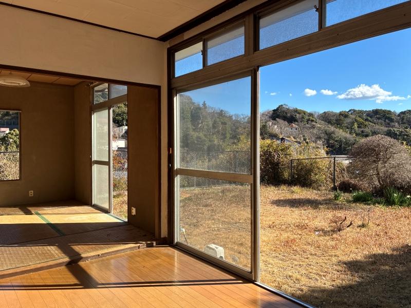 逗子市山の根二丁目の売買物件/LDK｜程よい大きさ、シンプルな間取り。見晴らしの良い広い庭の付いたこの家は、改装にピッタリの物件です