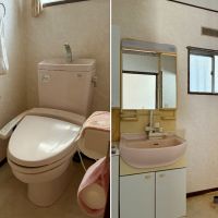 逗子市山の根二丁目の売買物件/左：トイレ｜右：洗面室