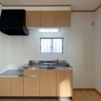 藤沢市藤沢一丁目の賃貸物件/キッチン│小窓のおかげで明るさもあり、換気もできそう