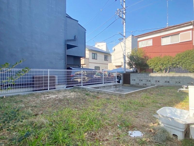 藤沢市藤沢一丁目の賃貸物件/建物北西側に庭│この余白の活用を考えるとわくわくしてきます