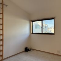 藤沢市鵠沼桜が岡二丁目の賃貸物件/LDKの隣の洋室。引戸で区切ることができます