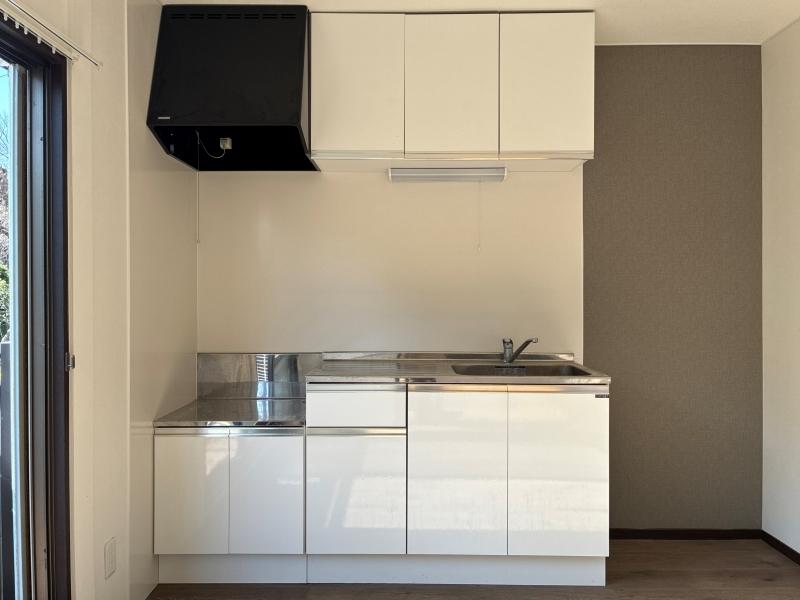 葉山町堀内の賃貸物件/キッチン｜清潔感のある今時のシステムキッチン