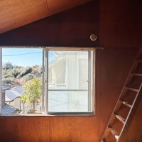 鎌倉市七里ガ浜東五丁目の売買物件/2階和室｜コーナー窓から海が見えます