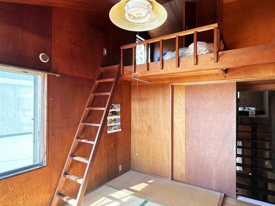 鎌倉市七里ガ浜東五丁目の売買物件/2階和室｜梯子からロフトへ。なんとなく山小屋感があります