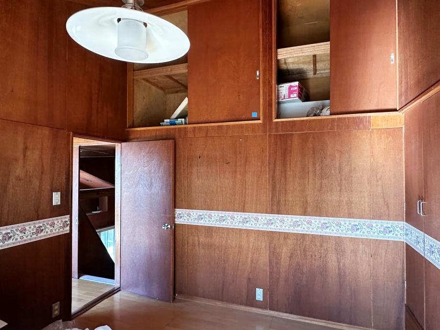 鎌倉市七里ガ浜東五丁目の売買物件/2階洋室｜かなり高い位置にも収納がたくさん