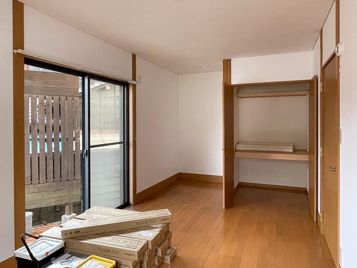 葉山町堀内の売買物件/1階の窓にはシャッターがつきます。