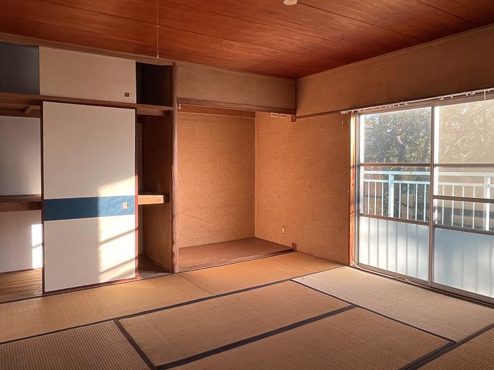 鎌倉市津西の売買物件/社員寮｜2階8畳和室は日当たりがよい