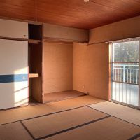 鎌倉市津西の売買物件/社員寮｜2階8畳和室は日当たりがよい