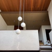 鎌倉市津西の売買物件/南の戸建｜リビングから玄関を見上げる