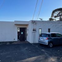 鎌倉市津西の売買物件/南の戸建｜外観。2階玄関で南に階段状の建物です