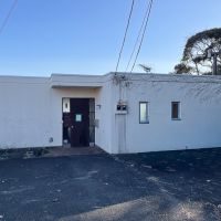 鎌倉市津西の売買物件/南の戸建｜外観。2階玄関で南に階段状の建物です