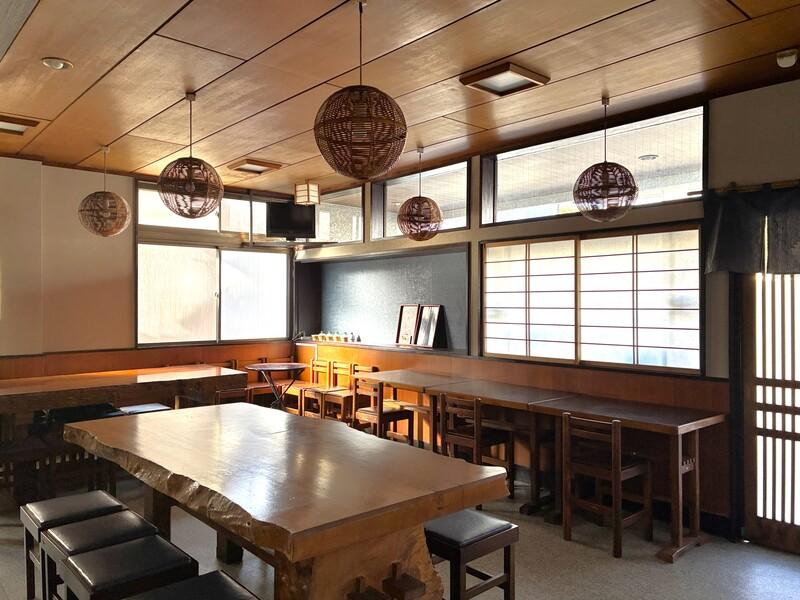 鎌倉市大町二丁目の賃貸物件/店内の様子。窓が多いのもいいです