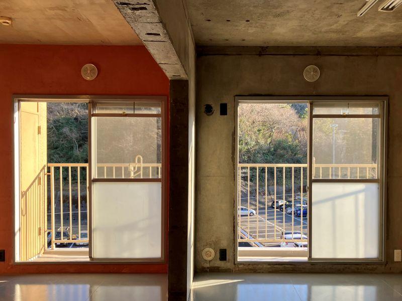 鎌倉市梶原五丁目の賃貸物件/リビング｜同じ作りでも、仕上げが違うと部屋の表情が変わって見えます。