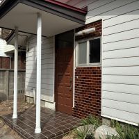 鎌倉市長谷五丁目の賃貸物件/玄関周りも昭和な雰囲気です