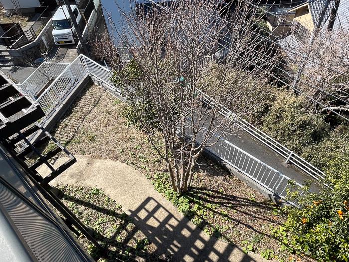 鎌倉市大船の売買物件/２階バルコニーから庭の眺め