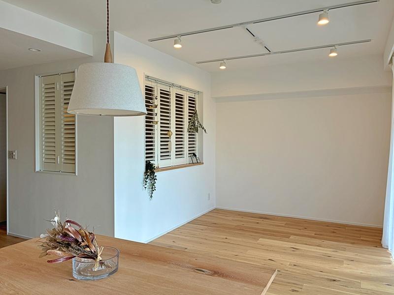 鎌倉市材木座三丁目の売買物件/リビング。足ざわりもいいオークのフローリングです