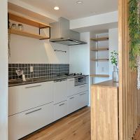 鎌倉市材木座三丁目の売買物件/キッチンは廊下と分けすぎず。程よい目隠しをしています