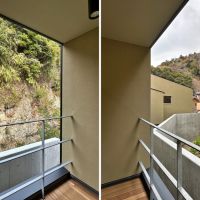 鎌倉市西御門一丁目の賃貸物件/G6のバルコニーから外を見る