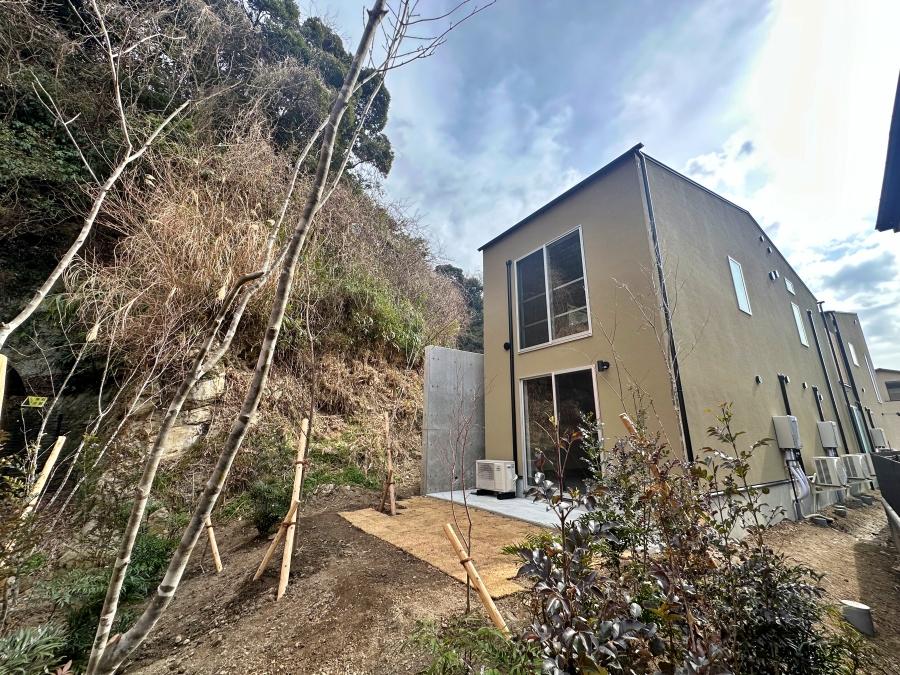 鎌倉市西御門一丁目の賃貸物件/G3の専用庭｜芝生の部分が専用庭（管理会社提供）