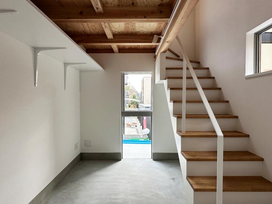 鎌倉市西御門一丁目の賃貸物件/G4の1階｜アトリエも可能です。イーゼルを立てて一心に絵と向き合ったり無心で木を掘ったり