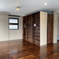 足柄下郡湯河原町吉浜の売買物件/棚右側がトイレのスイングドア、玄関