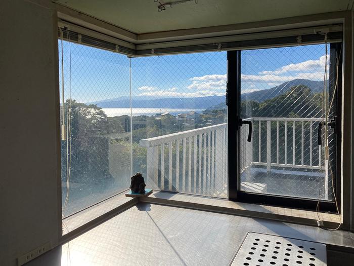 足柄下郡湯河原町吉浜の売買物件/キッチンの窓から