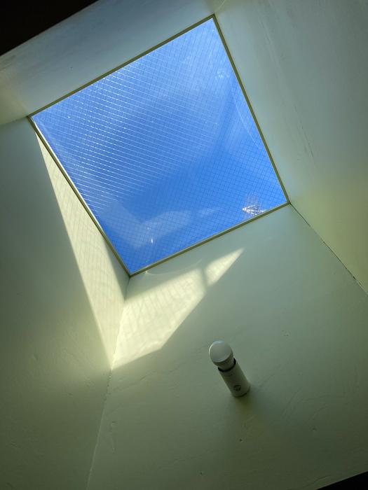 足柄下郡湯河原町吉浜の売買物件/玄関上のトップライトは最上階ならでは