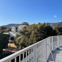 足柄下郡湯河原町吉浜の売買物件/西側のお屋敷の庭の借景もすばらしいのです