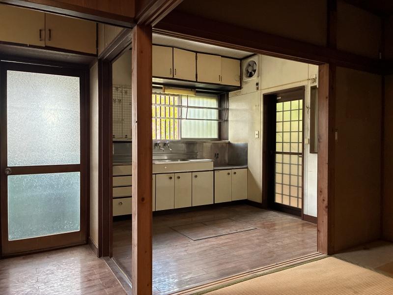 鎌倉市腰越五丁目の売買物件/1階 ダイニング・キッチン｜水まわりを移設して、東からの光をもっと取り入れたい