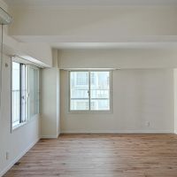 藤沢市鵠沼東の売買物件/北側の洋室（オープンの収納があります）