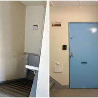 藤沢市鵠沼東の売買物件/共用部・玄関へは階段を1階分おります｜玄関まわり（レトロな牛乳瓶受けもあり）