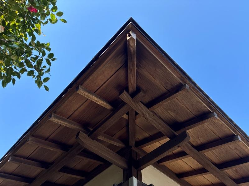 三浦郡葉山町一色の賃貸物件/軒天井｜建築が好きな人は見入ってしまう軸組