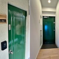 横浜市南区永田山王台の売買物件/玄関扉もあざやかな緑！