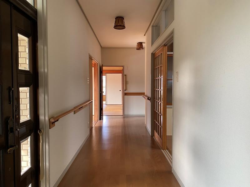 鎌倉市大船六丁目の賃貸物件/玄関から見た廊下