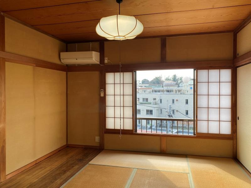 鎌倉市大船六丁目の賃貸物件/2階和室6帖│2帖の板間に本棚を置いて、家族みんなの図書室にしたいな