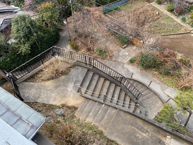 鎌倉市大船六丁目の賃貸物件/敷地内│ジグザグ階段ルート