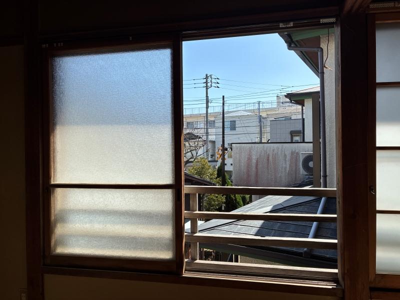 鎌倉市由比ガ浜二丁目の賃貸物件/和室2｜あたたかい日差しとともに江ノ電のガタンゴトンが聞こえます