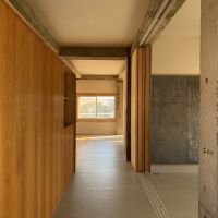 横浜市金沢区寺前一丁目の賃貸物件/玄関から室内を見る