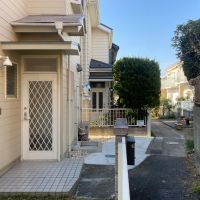 横須賀市秋谷一丁目の賃貸物件/玄関前│自転車やバイクも停められるスペースがあります