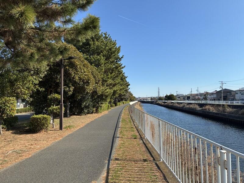 藤沢市辻堂太平台二丁目の売買物件/周辺｜徒歩数分で川沿いの遊歩道に出ます