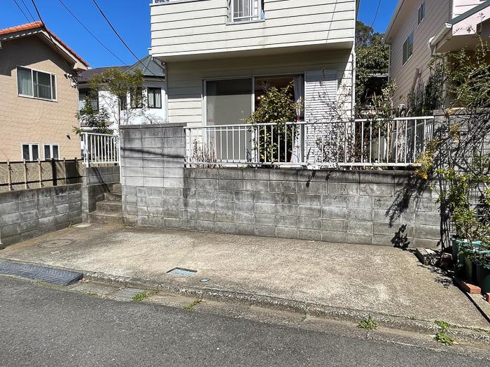 鎌倉市二階堂の売買物件/駐車スペースは縦列です