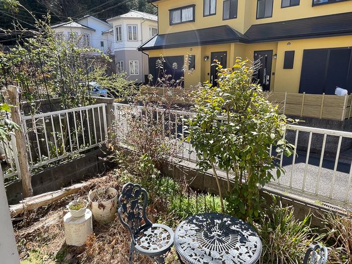 鎌倉市二階堂の売買物件/庭部分はリビング掃き出し窓と同じ高さでウッドデッキにするのもよいでしょう