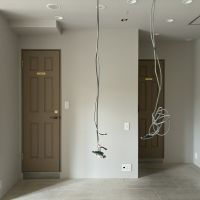 鎌倉市御成町の賃貸物件/ドアも可愛い。それぞれトイレと給湯室です