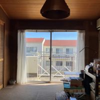 平塚市唐ケ原の売買物件/洋室（9.3帖）｜一番大きな個室。バルコニーに出られます。