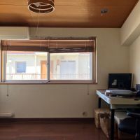 平塚市唐ケ原の売買物件/洋室（6.6帖）｜リビングとは逆に低めの勾配天井。