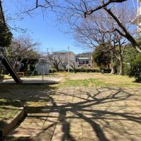 平塚市唐ケ原の売買物件/外構｜敷地内には遊具のある公園も。